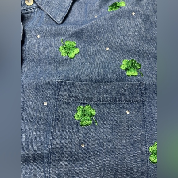 Quacker Factory Shamrock Embroidered Sequins Denim Button Size Large Patrick’s - Picture 5 of 7